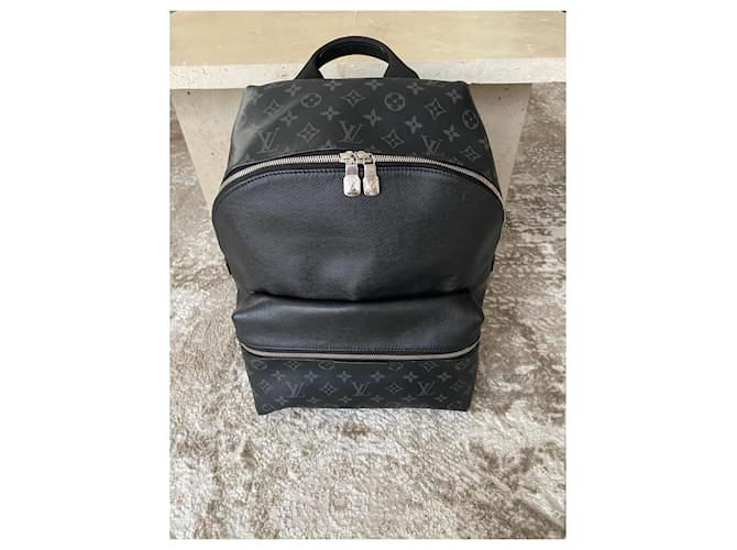 Louis Vuitton Zaino Monogram Eclipse Nero - vista 3