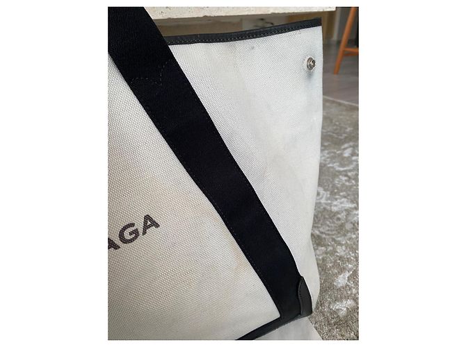 Balenciaga Borsa Tote in Tela e Pelle Nero Bianco - vista 3