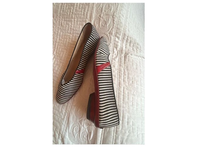 Salvatore Ferragamo Bailarinas a Rayas Negro Blanco Roja - vista 2