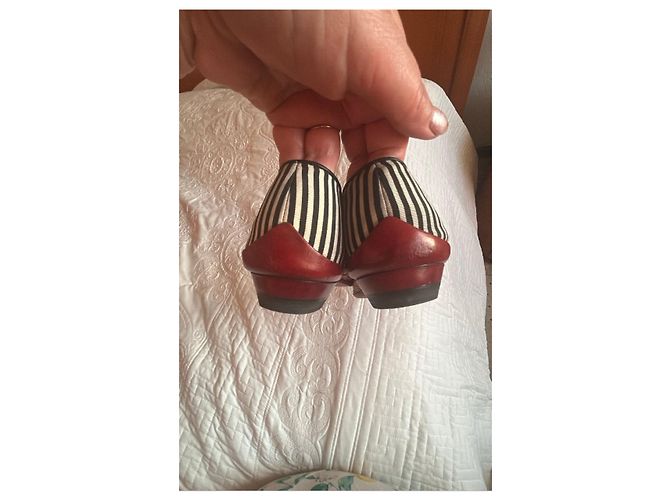 Salvatore Ferragamo Bailarinas a Rayas Negro Blanco Roja - vista 4