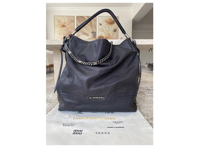 Burberry Handtasche aus schwarzem Leder mit Kette - Ansicht 2