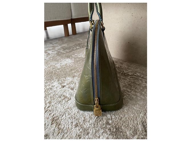 Louis Vuitton Alma Pelle Vernice Verde Kaki - vista 14