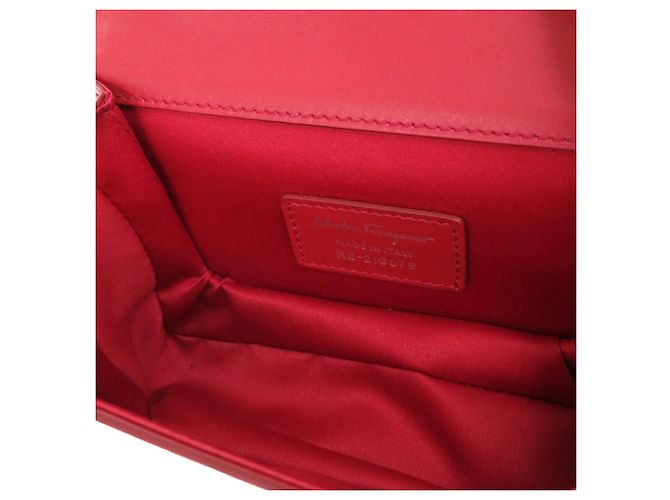 Borsa a tracolla in smalto rosso Salvatore Ferragamo - vista 7