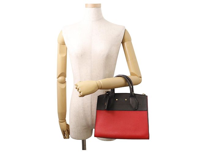 Borsa Louis Vuitton City Steamer PM Nero Rosso - vista 4