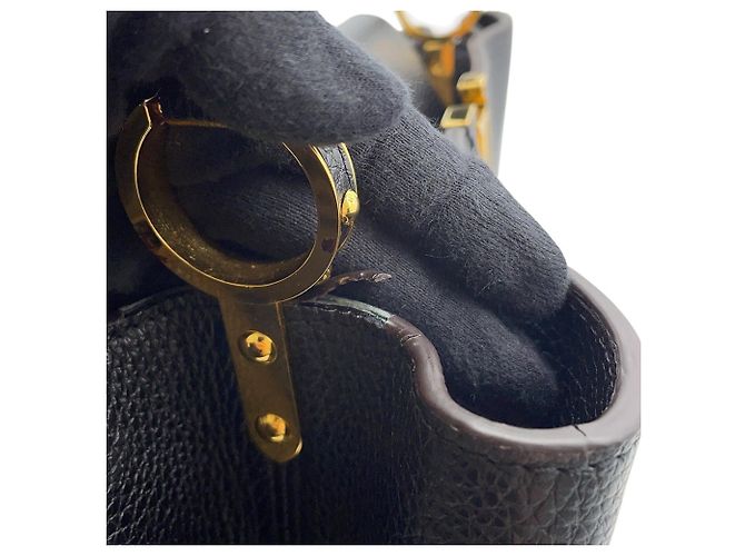Borsa Louis Vuitton Capucines MM Nero - vista 10