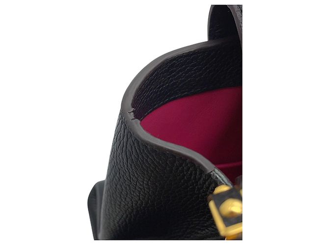 Borsa Louis Vuitton Capucines MM Nero - vista 11