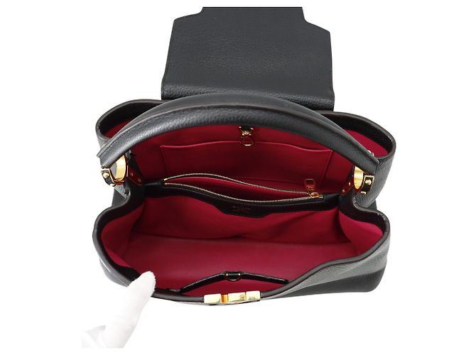 Borsa Louis Vuitton Capucines MM Nero - vista 5