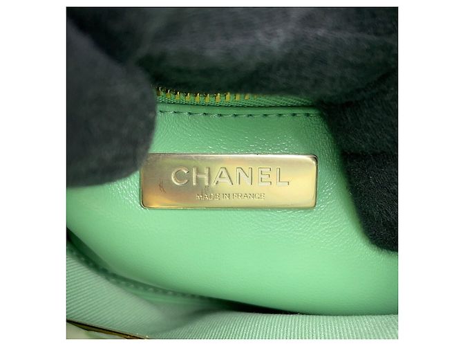 Borsa a tracolla Chanel Matelassé Small Chain Verde chiaro - vista 15