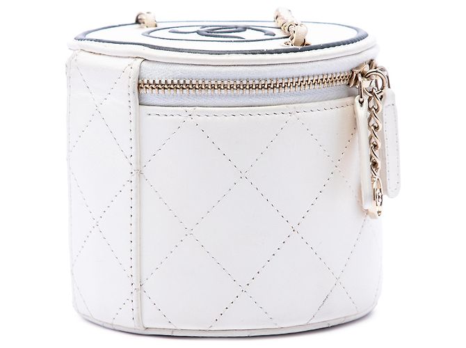Vanity Beauty case Chanel in agnello trapuntato bianco con catena e charm - vista 2