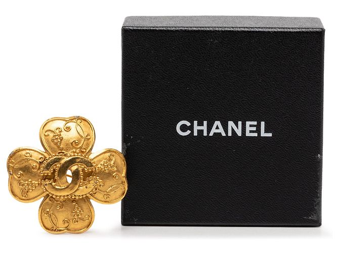 Broche Chanel Gold CC plaqué or motif trèfle de vigne Doré - vue 4
