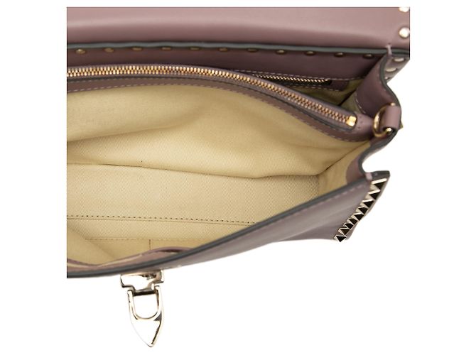 Valentino Bolsa de Aba de Couro Pequena Rosa com Alça Rockstud Dourado - vista 4