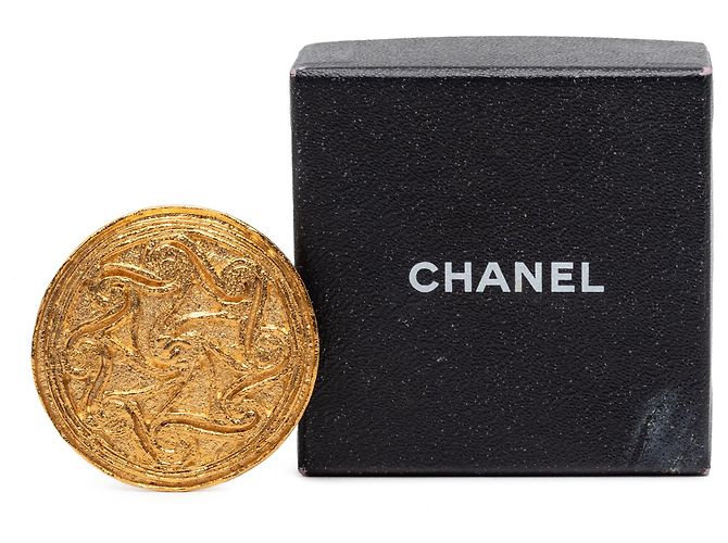 Spilla Chanel Gold CC con medaglione a spirale placcato oro D'oro - vista 4