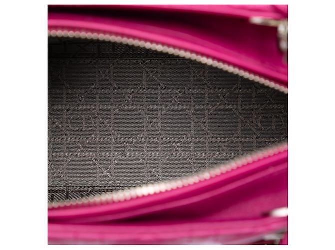 Lady Dior en agneau cannage rose, taille Medium - vue 4