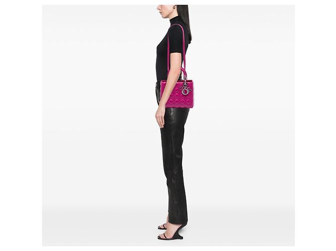 Lady Dior en agneau cannage rose, taille Medium - vue 5
