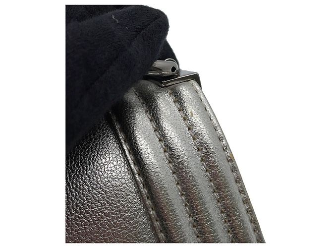 Borsa a tracolla Chanel Boy in pelle Chanel Nero Argento - vista 10