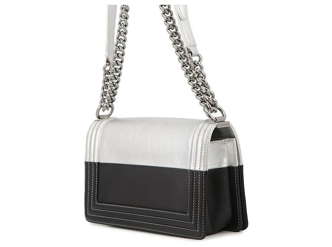 Borsa a tracolla Chanel Boy in pelle Chanel Nero Argento - vista 2