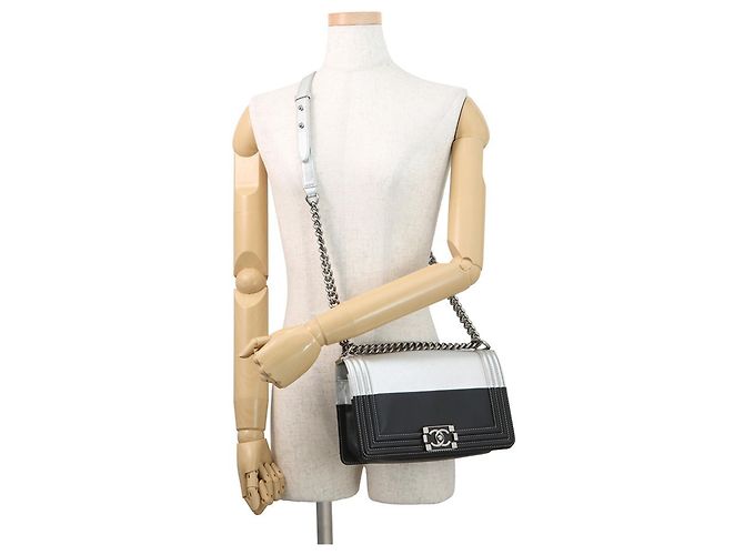Borsa a tracolla Chanel Boy in pelle Chanel Nero Argento - vista 5