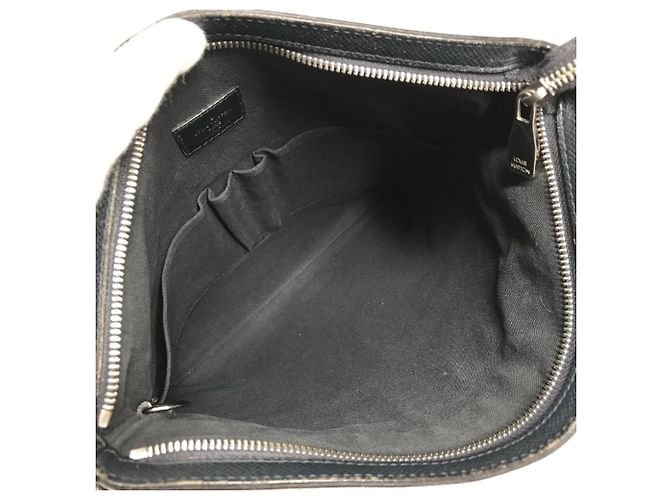 Borsa Louis Vuitton Taiga Sasha Blu navy - vista 12