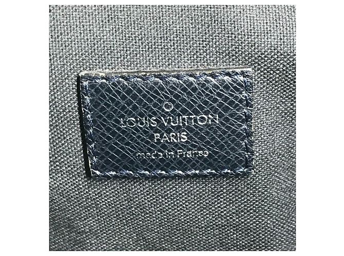 Borsa Louis Vuitton Taiga Sasha Blu navy - vista 13