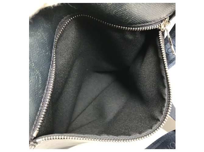Borsa Louis Vuitton Taiga Sasha Blu navy - vista 15