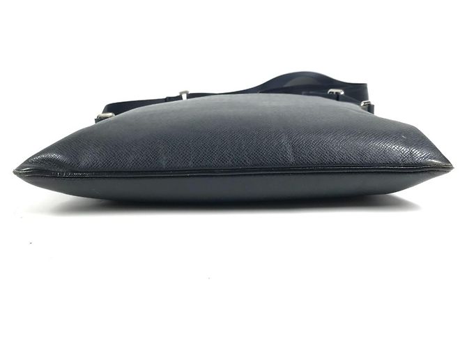 Borsa Louis Vuitton Taiga Sasha Blu navy - vista 5