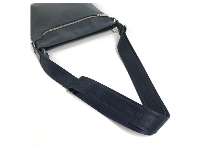 Borsa Louis Vuitton Taiga Sasha Blu navy - vista 8