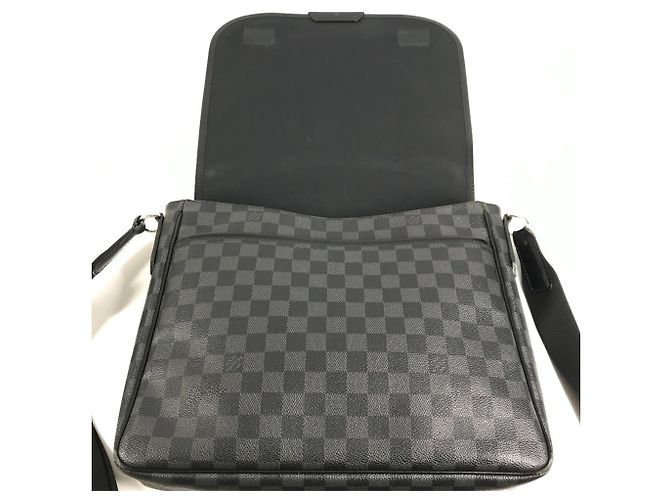 Borsa Louis Vuitton Damier Graphite Daniel GM Nero - vista 13