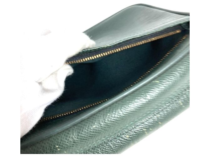 Borsa Second Louis Vuitton Taiga Kalga Verde - vista 11