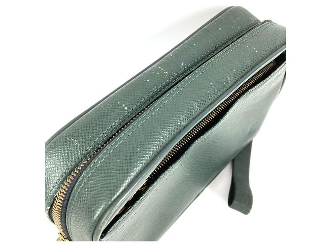 Borsa Second Louis Vuitton Taiga Kalga Verde - vista 3