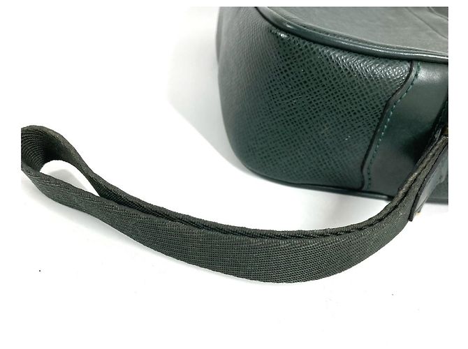 Borsa Second Louis Vuitton Taiga Kalga Verde - vista 9