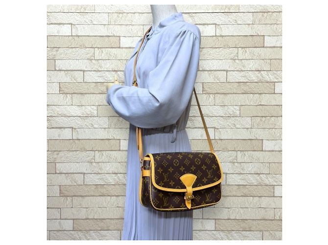 Louis Vuitton Sologne Monogram Shoulder Bag Brown - view 2