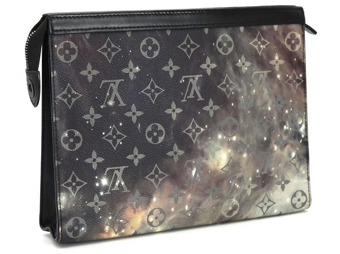 Louis Vuitton M44448 Pochette Voyage MM Clutch Nero - vista 2