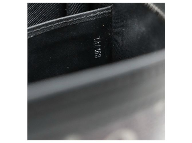 Louis Vuitton M44448 Pochette Voyage MM Clutch Nero - vista 9