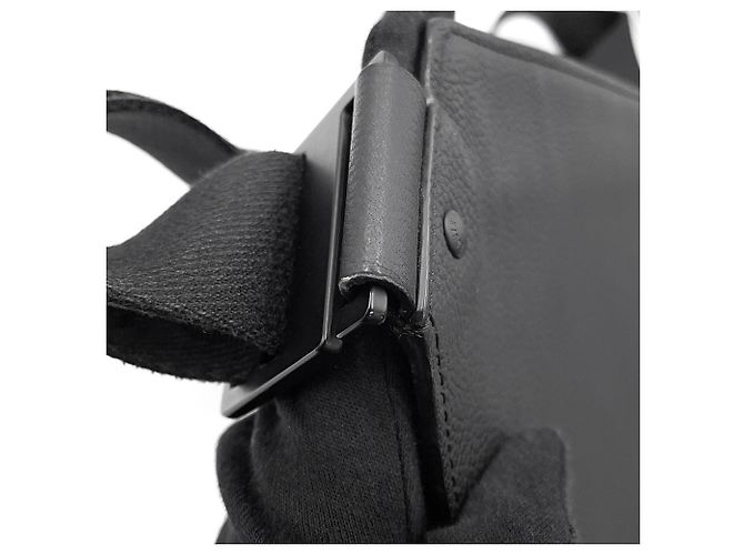 Borsa a tracolla Louis Vuitton in pelle granulata Takeoff Sling Nero - vista 10