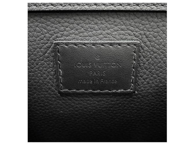 Borsa a tracolla Louis Vuitton in pelle granulata Takeoff Sling Nero - vista 14