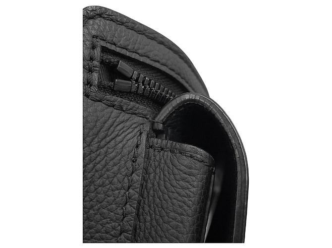 Borsa a tracolla Louis Vuitton in pelle granulata Takeoff Sling Nero - vista 9