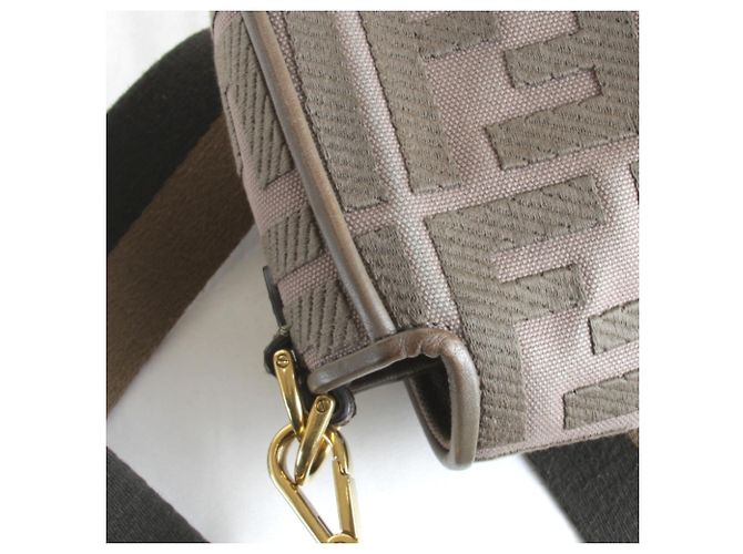 Borsa a tracolla Fendi in tela rosa - vista 11