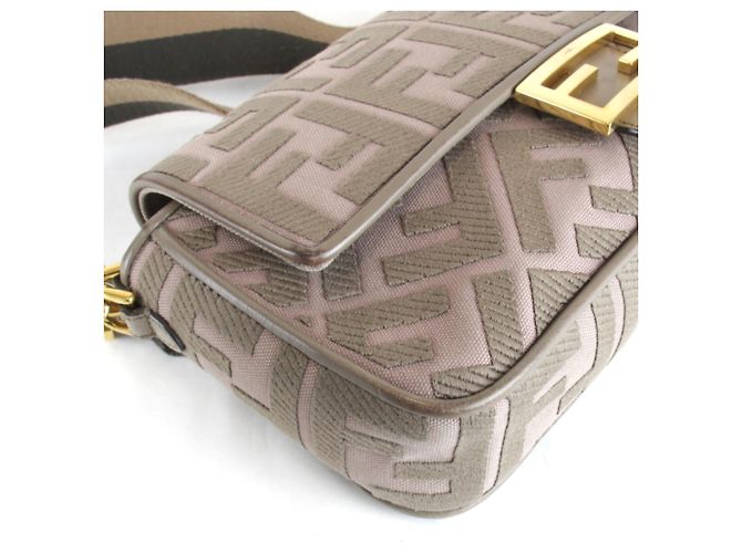 Borsa a tracolla Fendi in tela rosa - vista 3