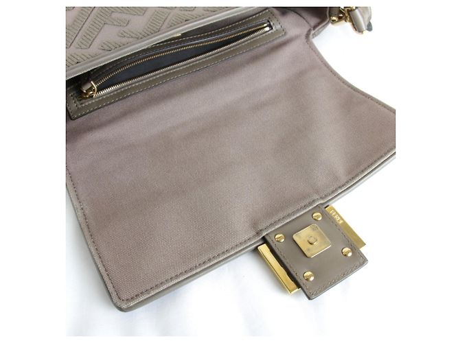 Borsa a tracolla Fendi in tela rosa - vista 9