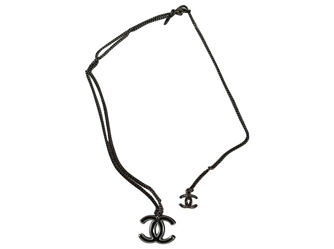Timeless Collana Chanel con logo CC in resina nera e metallo argento D'oro Metallico - vista 2