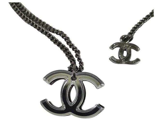 Timeless Collana Chanel con logo CC in resina nera e metallo argento D'oro Metallico - vista 3
