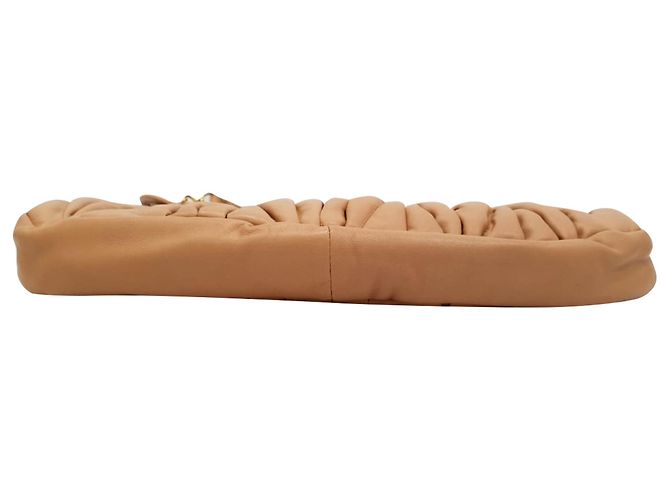 Borsa Hobo Miu Miu Matelasse Coffer in pelle beige - vista 4
