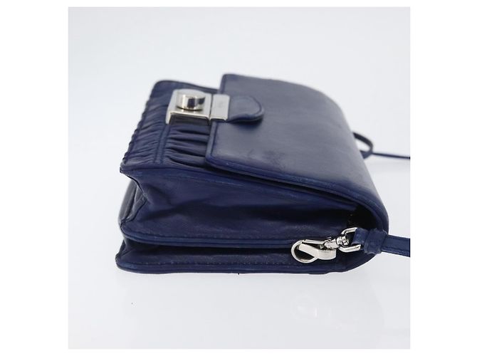 Prada Gaufre Flap Nappa Leather Medium Blu - vista 3