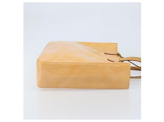 Louis Vuitton Columbus Monogram Vernis Beige - vista 3