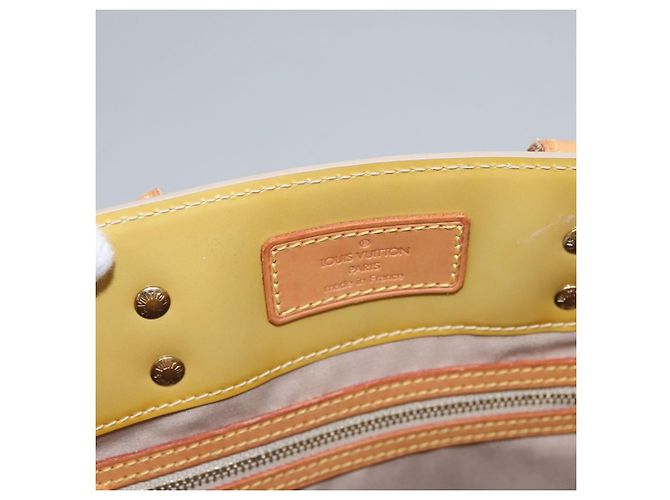 Louis Vuitton Reade Monogram Vernis MM Beige - vista 7
