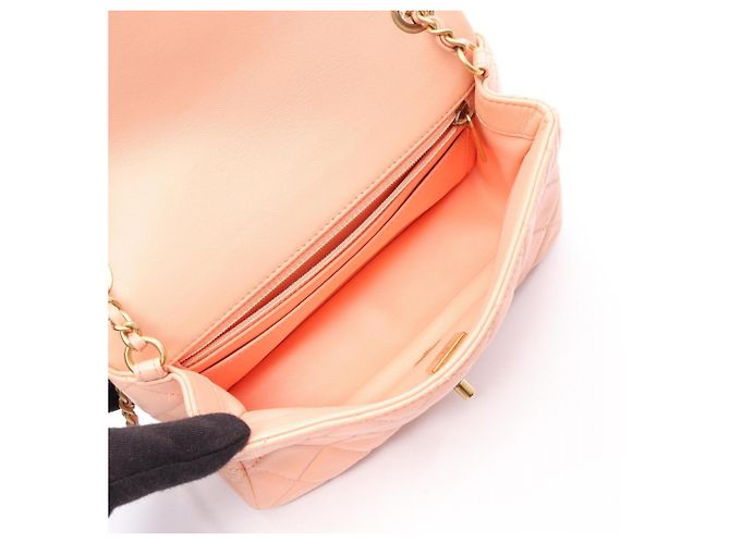 Borsa a tracolla Chanel Mini Matelassé 20 in agnello rosa - vista 3