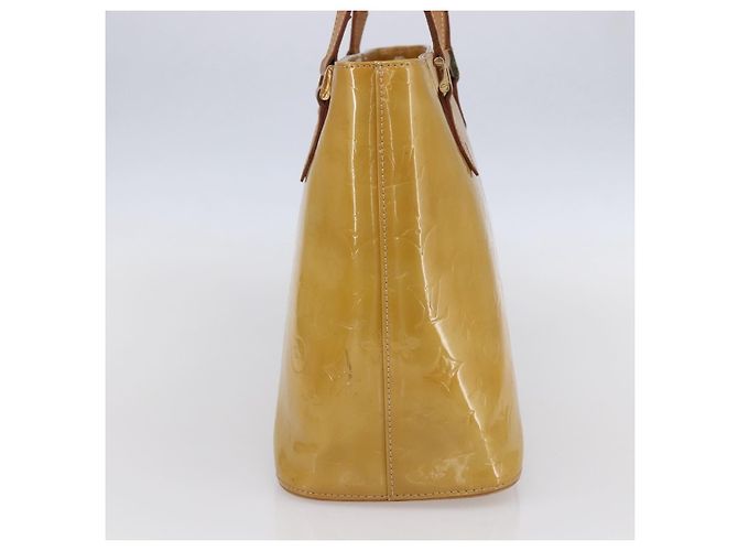 Louis Vuitton Houston Monogram Vernis Beige - vista 3