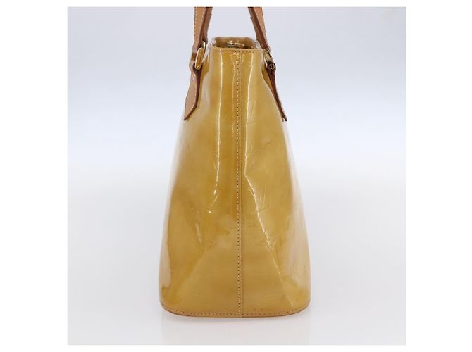Louis Vuitton Houston Monogram Vernis Beige - vista 4