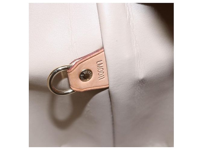 Louis Vuitton Houston Monogram Vernis Beige - vista 7