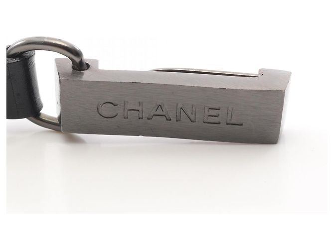 Cintura Chanel in pelle nera e placca con logo in metallo Nero - vista 2